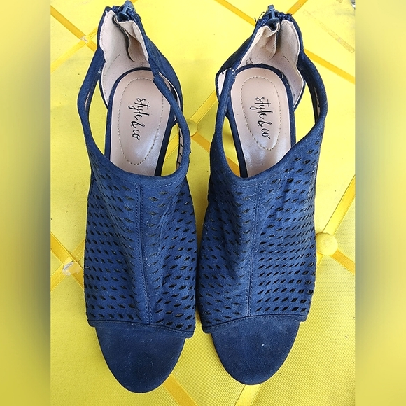 Women's Size 8 Peep Toe Wedge - Picture 2 of 4